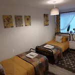 Flat 6 Corner House